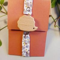 Attache tetine fleur violette 1