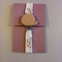 Attache tetine rose romantique n pour nature